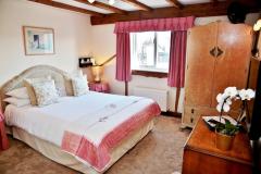 1525208971-bedroom-48-w