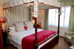 1525208973-bedroom-44-w