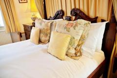 1525208975-bedroom-40-w