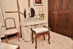 1525208979-bedroom-33-w