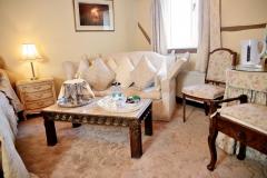 1525208980-bedroom-32-w