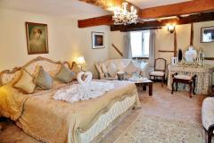 1525208982-bedroom-28-w